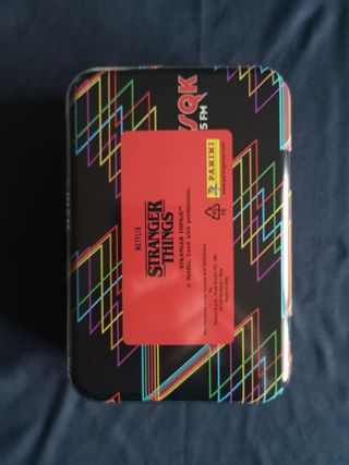 Tin Box Stranger Things + Card LE Panini