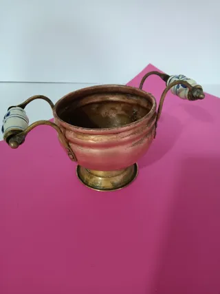 Calderito de cobre vintage con asas de cerámica