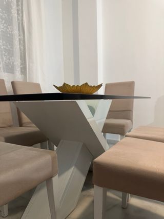 Mesa cristal y 6 sillas comedor