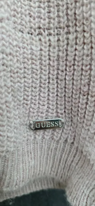 Jersey Guess cuello desigual rosa talla M