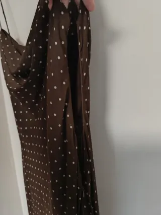 Vestido largo lunares escote drapeado zara