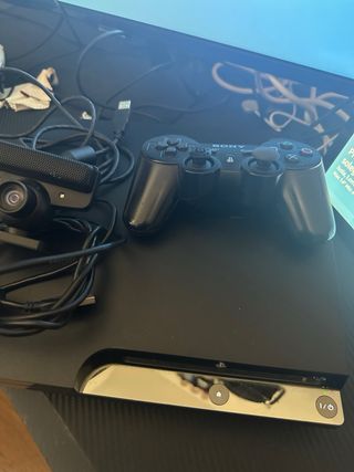 PlayStation 3 Slim con controller e videocamera