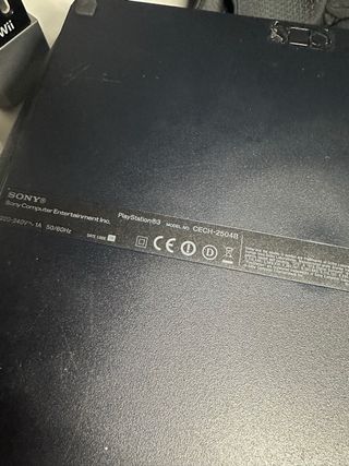 PlayStation 3 Slim con controller e videocamera