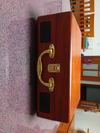 Giradiscos da viaggio retrò marrone e dorato