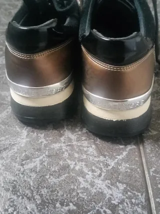 Zapatillas Michael Kors Talla 42 Negro y Dorado