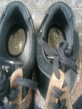 Zapatillas Michael Kors Talla 42 Negro y Dorado