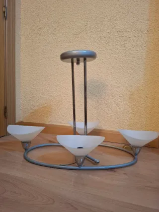 Lámpara de techo con tulipas de cristal