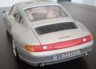 Porsche 911 Carrera 1/18 (1993)
