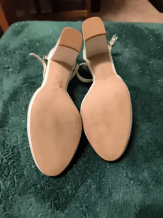 Zapatos de novia UNISA blanco roto