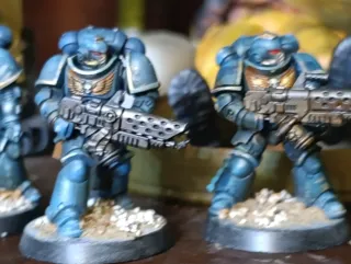 5 Marines Warhammer pintados