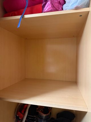 Armario puertas correderas naranja y blanco