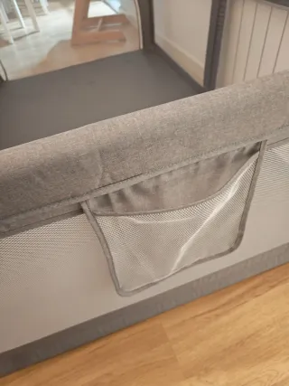 Parque infantil interior gris