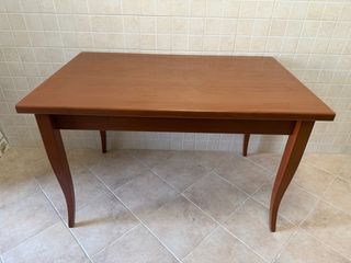 Tavolo da pranzo in legno con 4 sedie