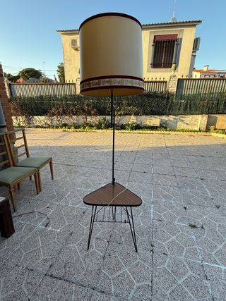 Lámpara de pie teléfono antigua