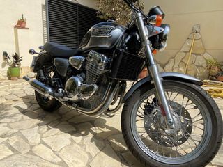 TRIUMPH THUNDERBIRD 900