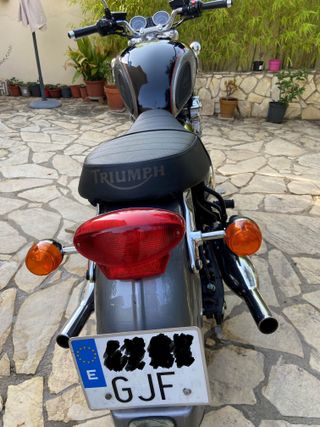 TRIUMPH THUNDERBIRD 900