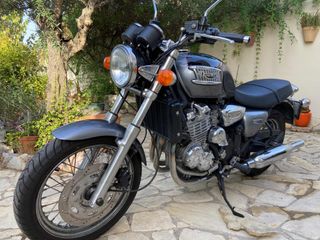 TRIUMPH THUNDERBIRD 900