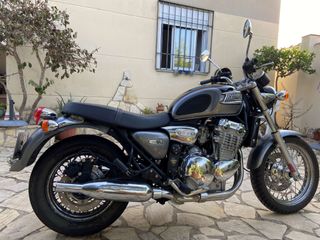 TRIUMPH THUNDERBIRD 900