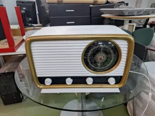 Radio Vintage 1952 Oro y Blanco