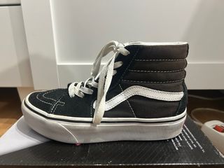 Zapatillas Vans Negras y Blancas con plataforma