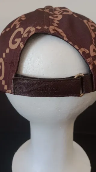 Boné Gucci GG Monograma Marrom