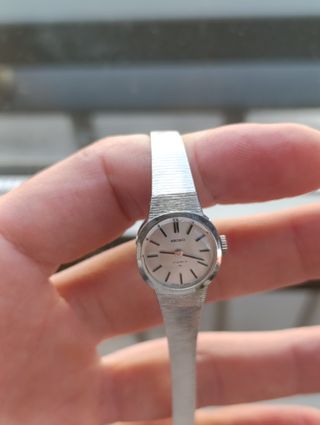 Reloj Seiko bañado en oro blanco