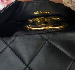 Borsa Chanel Maxi Logo Flap Nera Oro