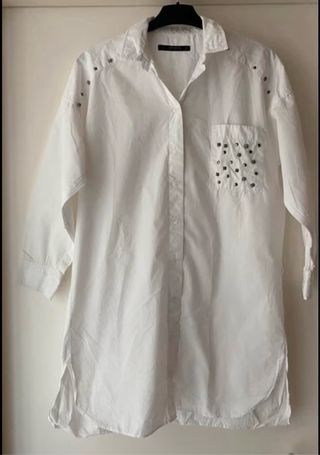 Camisa Zara blanca con tachuelas