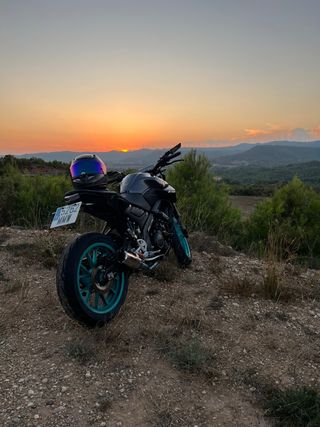 Yamaha MT-125 2024 Negra y Azul