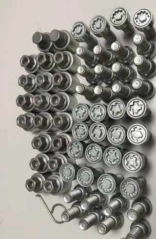 Se vende tornillos antirrobo VW GOLF MK7 AUDI SEAT