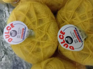 10 Ovillos Mohair Amarillo Ocre