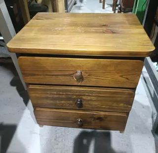 Mesita de noche de madera pino