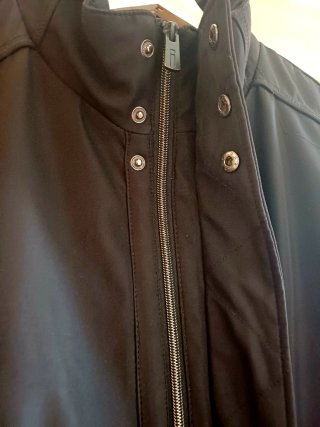 Negociable .Cazadora 3/4 hombre negra impermeable