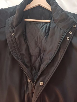 Negociable .Cazadora 3/4 hombre negra impermeable