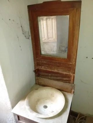 Lavabo antiguo de mármol y madera 60€