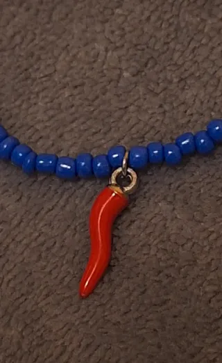 Collana con cornetto portafortuna blu