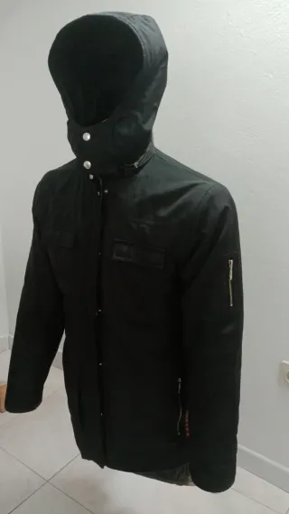 Casaco Prada com capuz