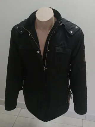 Casaco Prada com capuz