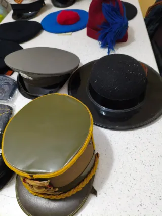 Lotto 12 Baschi e Berretti Militari