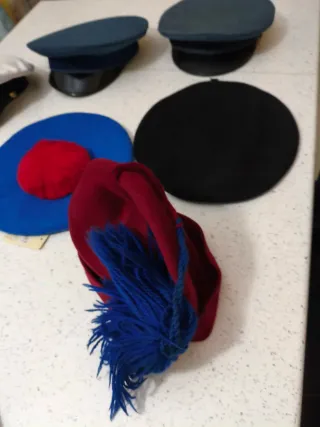 Lotto 12 Baschi e Berretti Militari