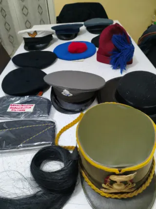 Lotto 12 Baschi e Berretti Militari