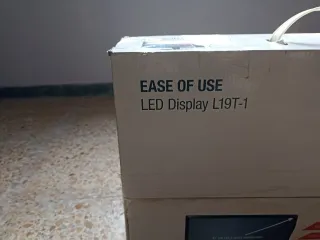 Monitor LED Fujitsu Display L19T-1