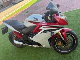 Honda CBR 600 2011 Roja y Blanca