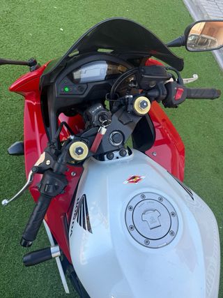 Honda CBR 600 2011 Roja y Blanca