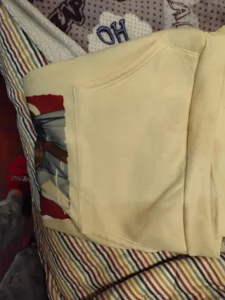 Sudadera Frieren Beige y Roja