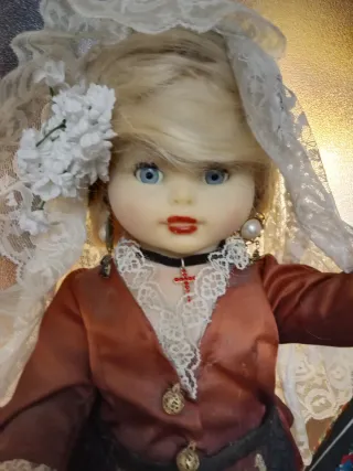 Vecchie bambole regionali antiche 60 cm