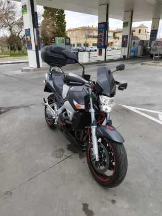 Suzuki GSR 600 Negra/Plata