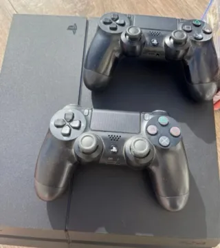 Consola PS4 Negra + 2 Mandos y Juegos