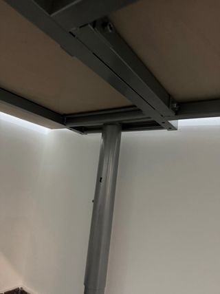 Mesa de oficina esquinera ajustable