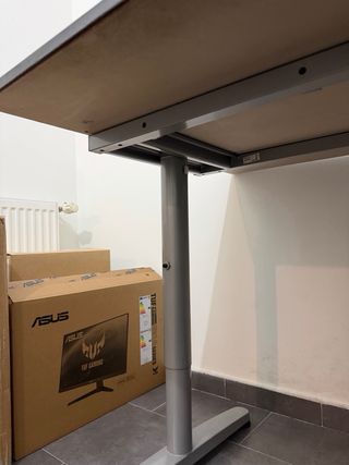 Mesa de oficina esquinera ajustable